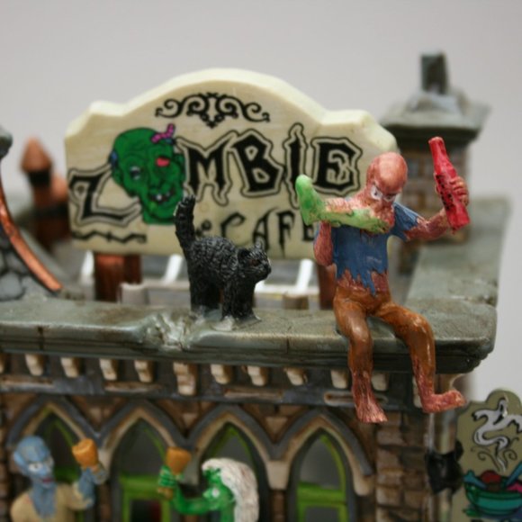 Lemax Spooky Town Zombie’s Cafe 2006 Halloween Village Collection Building 65346 - Picture 9 of 12